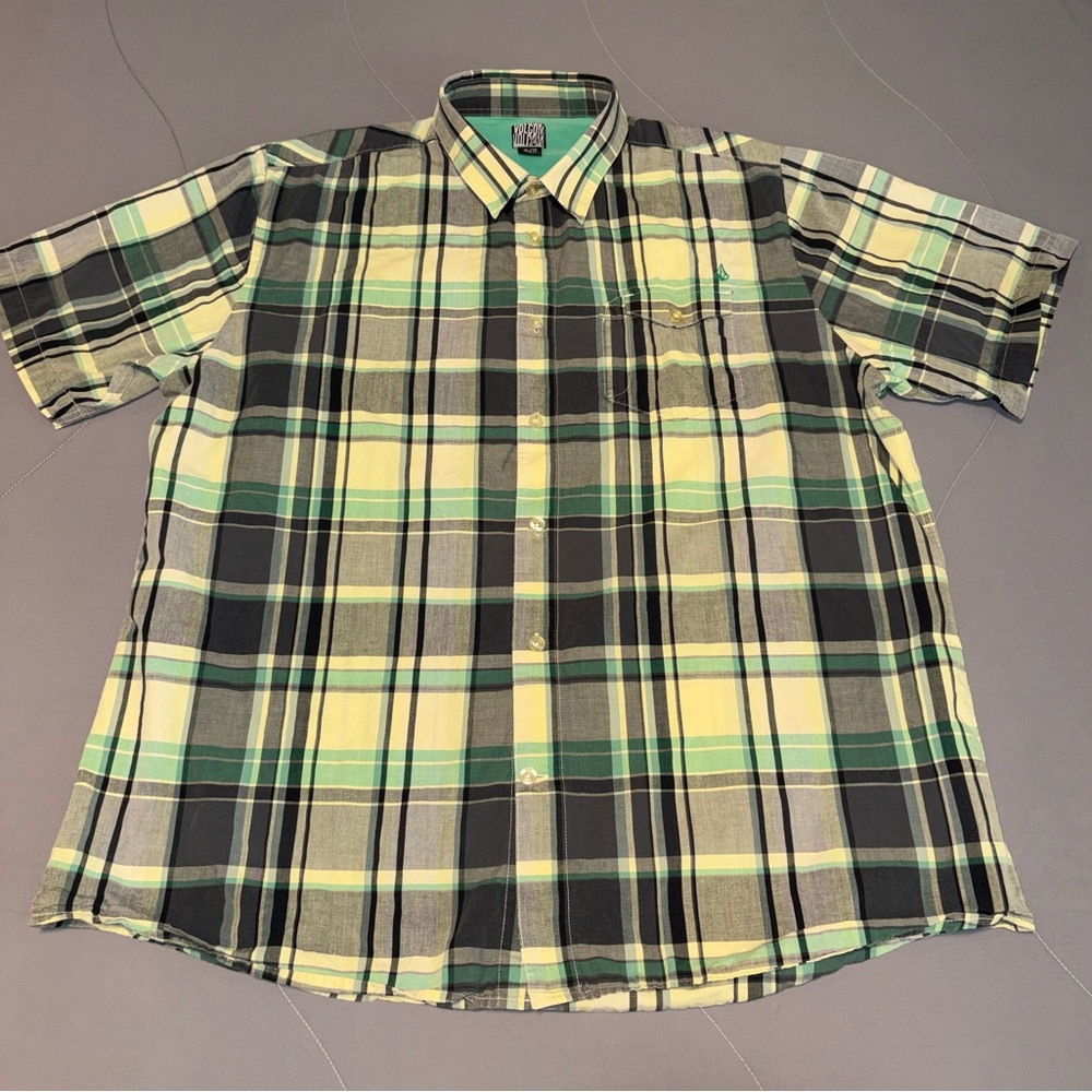 Volcom Men's XL Short Sleeve Plaid Button-Up Shirt - Green
